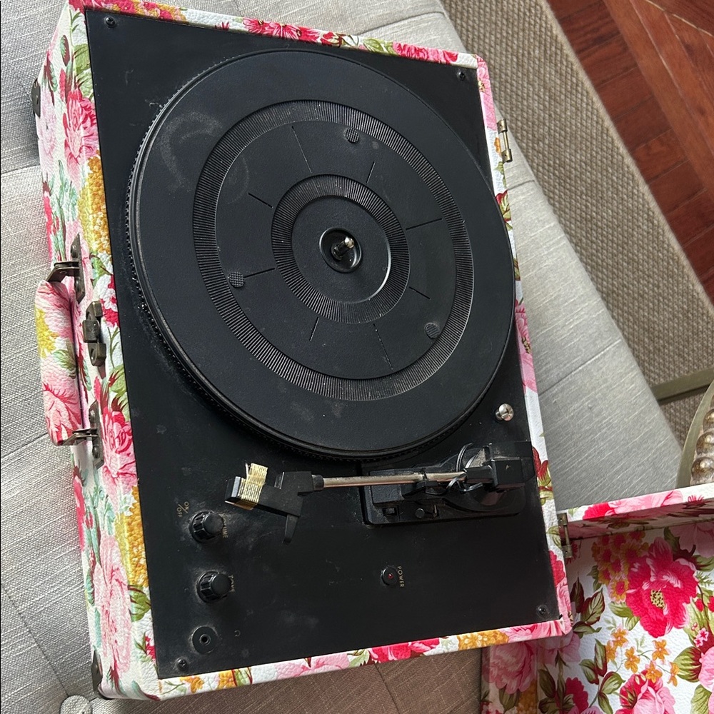 Limited Edition Crosley Radio Keepsake Portable Turntable - Pink Floral - Picture 2 of 10